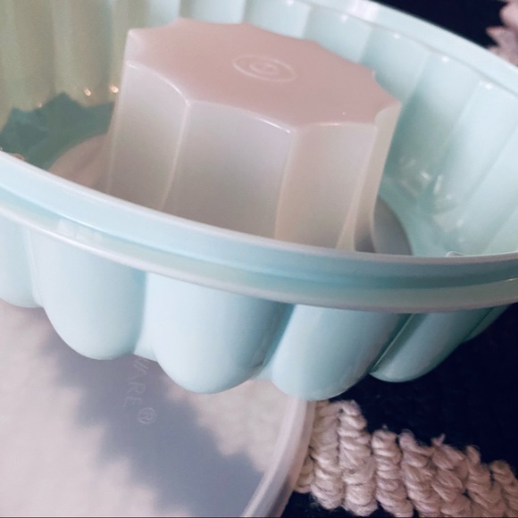Vintage | RARE Color✨ Mint Green Tupperware Jell Ring Jello Mold - Picture 5 of 5